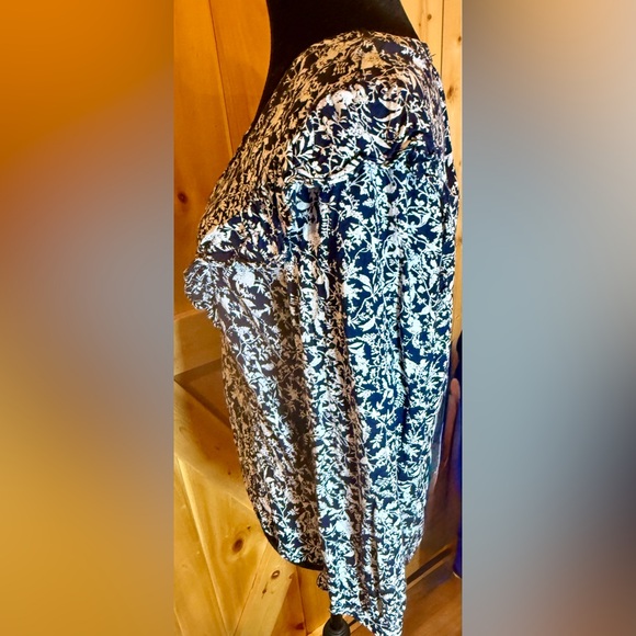 Lucky Brand Navy White Floral Top Neck Shoulder Ruffle Prairie Trad Size M - Picture 7 of 11